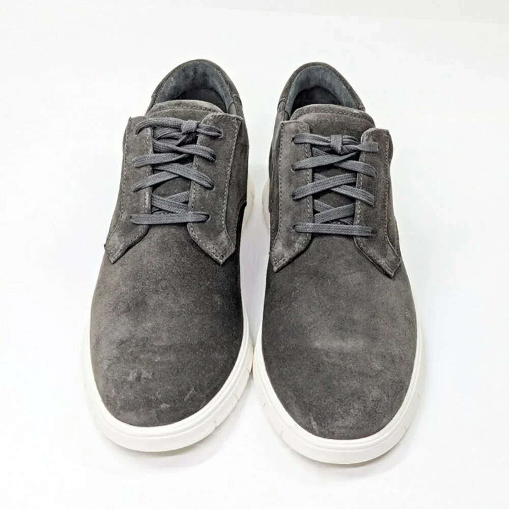 Vince Men's Stephen Low-Top Sneakers Graphite Suede Size 9 (MSRP $225)